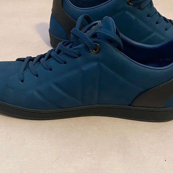 LOUIS VUITTON.  USED IN MINT CONDITION 🔥

FUSELAGE SNEAKER - Picture 15 of 16